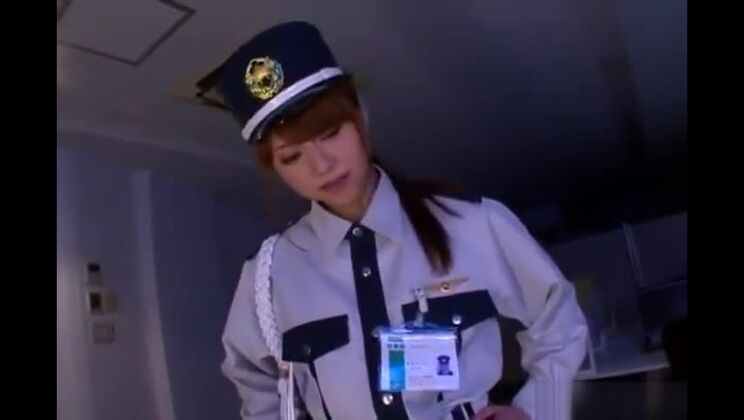 日本人警官の足コキ