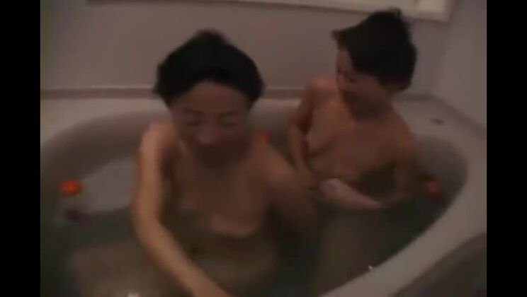 日本人熟女レズ_x1