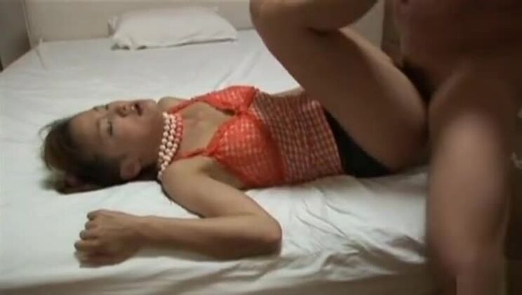 高橋セイラ　愛らしいアジアのドールがジューシーで滑らかなマンコを披露