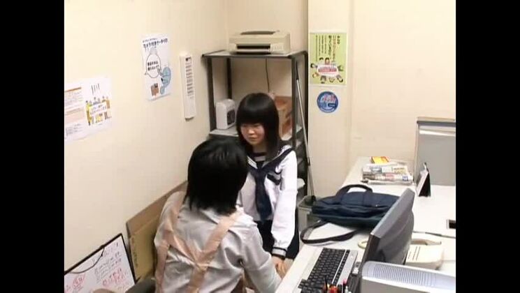 今まで見た中で最もクレイジーな日本人娼婦、小乳JAV動画をチェック